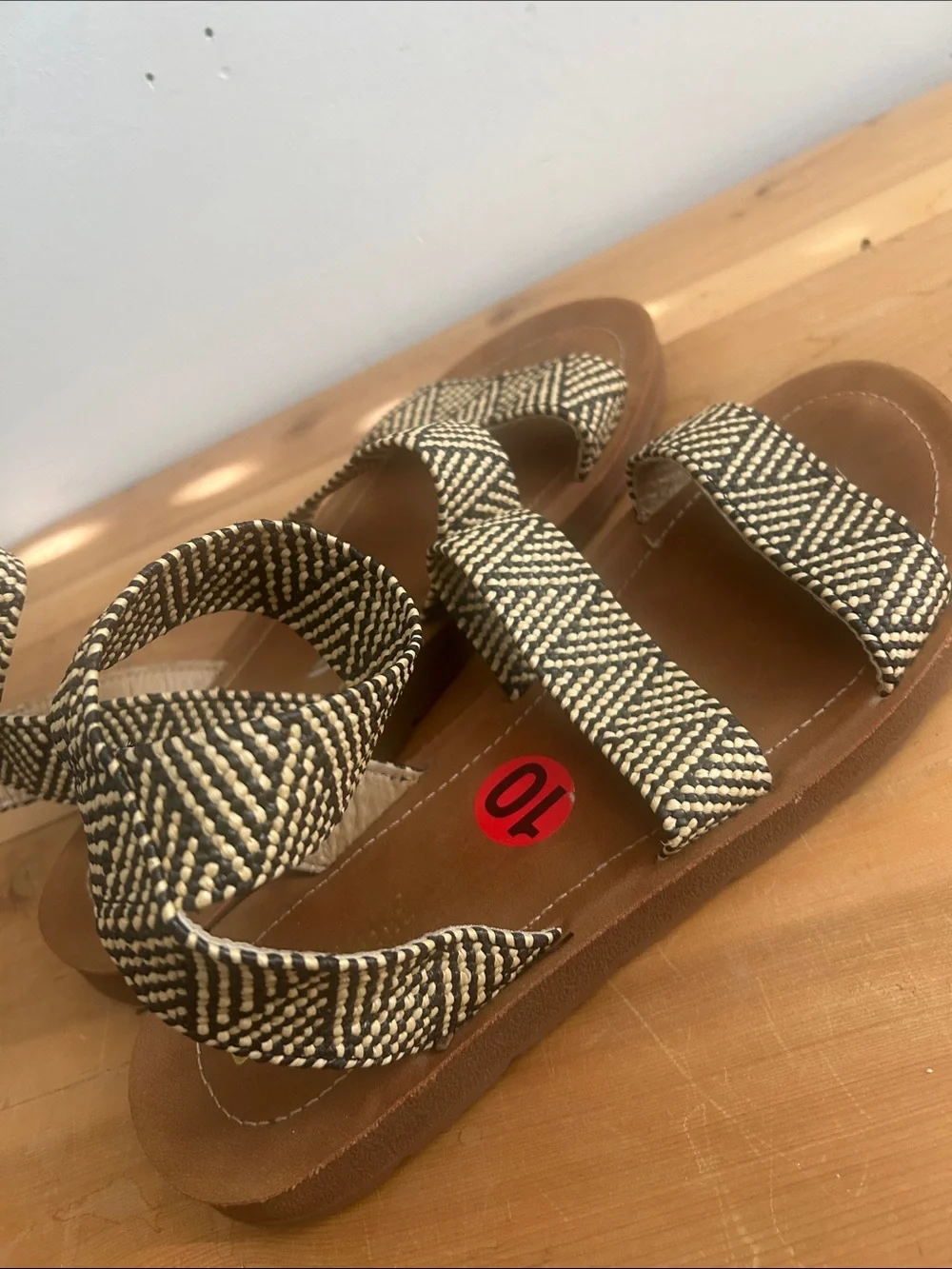 Cushionaire, Woman’s Size 10 Woven Black and Tan pull on Ankle Strap Sandals